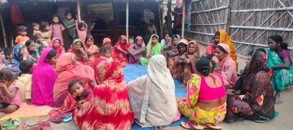 बिहार के मुजफ्फरपुर की मुसहर बस्ती में गरीबी और अशिक्षा के बीच खेलते बच्चे, शिक्षा से दूर जीवन की झलक